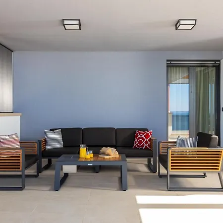 Vipo Prestige Aparthotel 4*